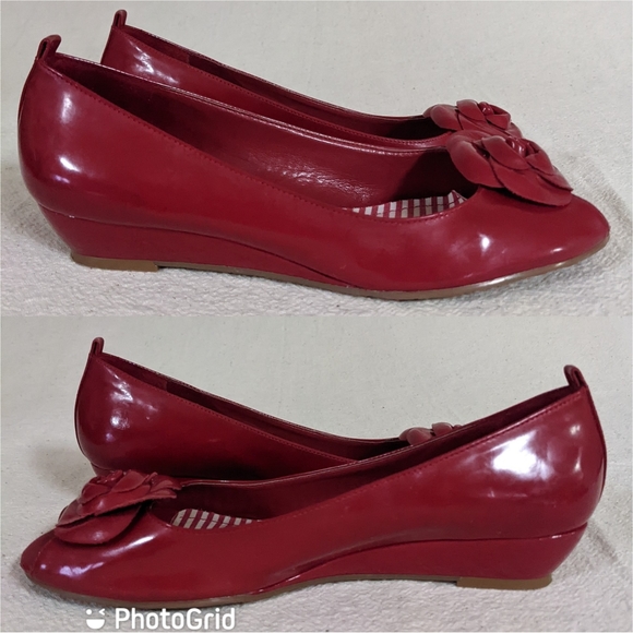 Red Slip On Sz 7 Flower Peep Toe Comfort Low Wedge Shiney Patent Coastal Grandma - Picture 4 of 16